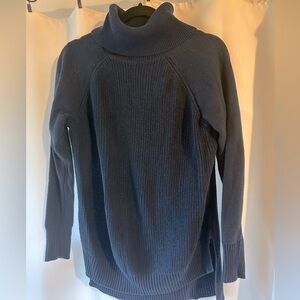 Maternity Turtleneck by Liz Lange Maternity Size M